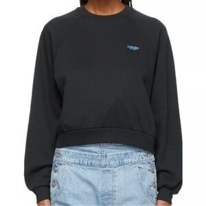 Black Levi's crewneck sweatshirt